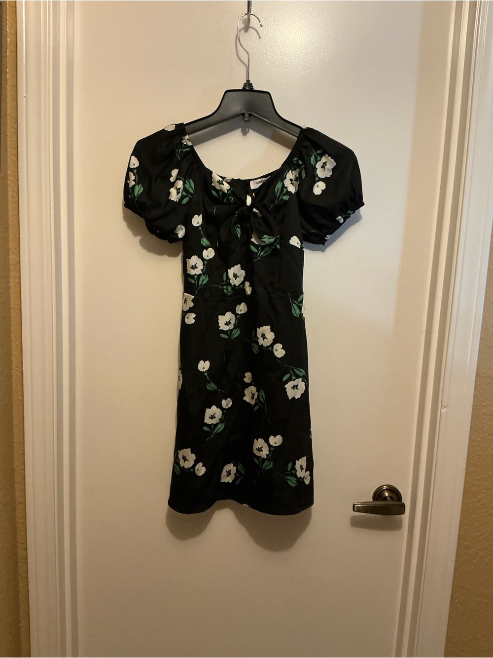Black Floral Puff-Sleeve Mini Dress